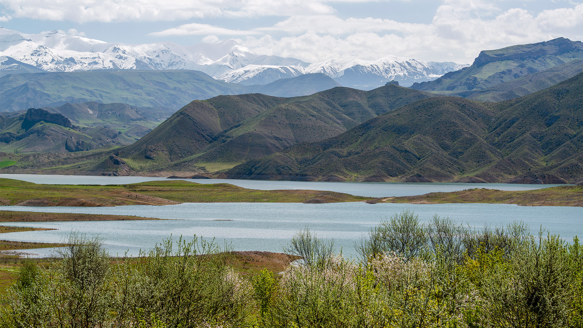 Водохранилище имени Гейдара Алиева: рукотворное озеро